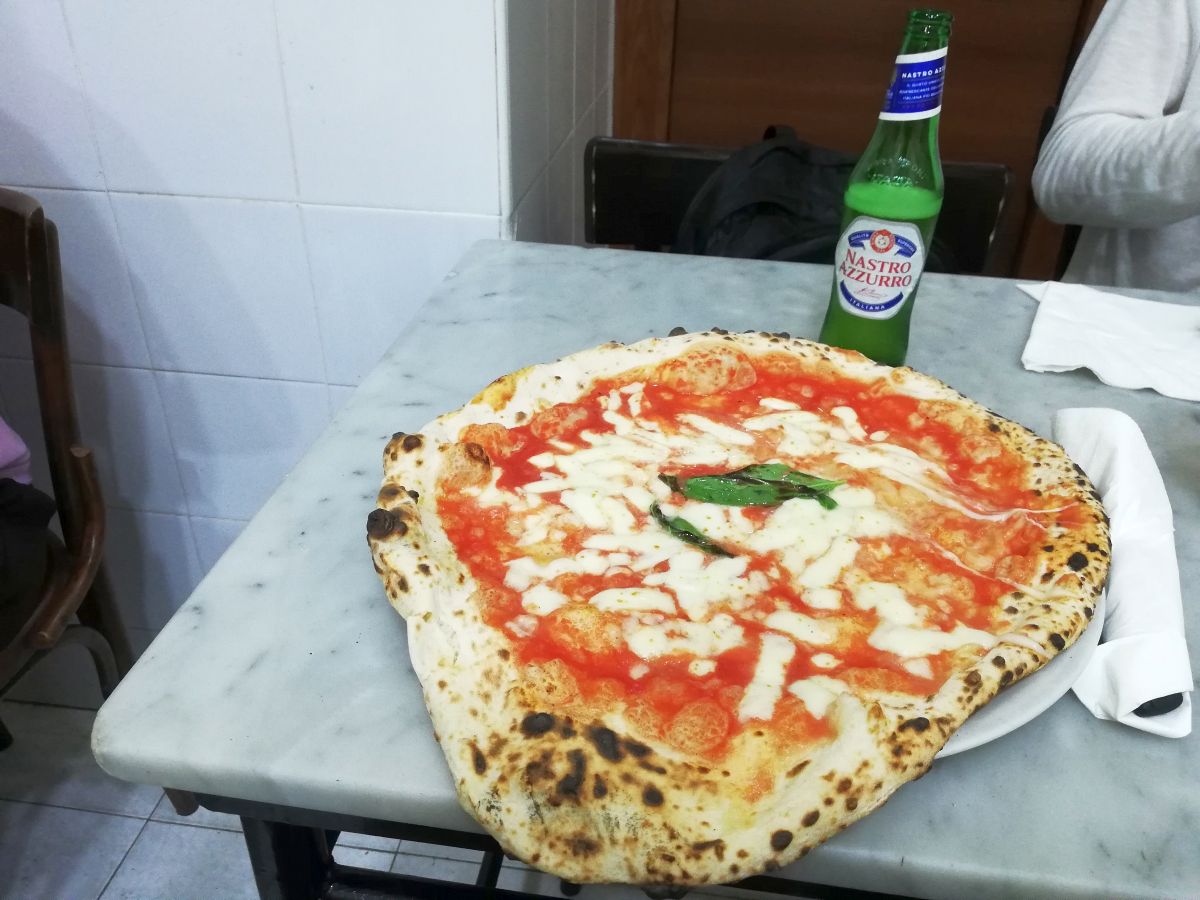 italian food naples l'antica pizzeria da michele